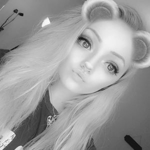 Meet your Posher, Becca